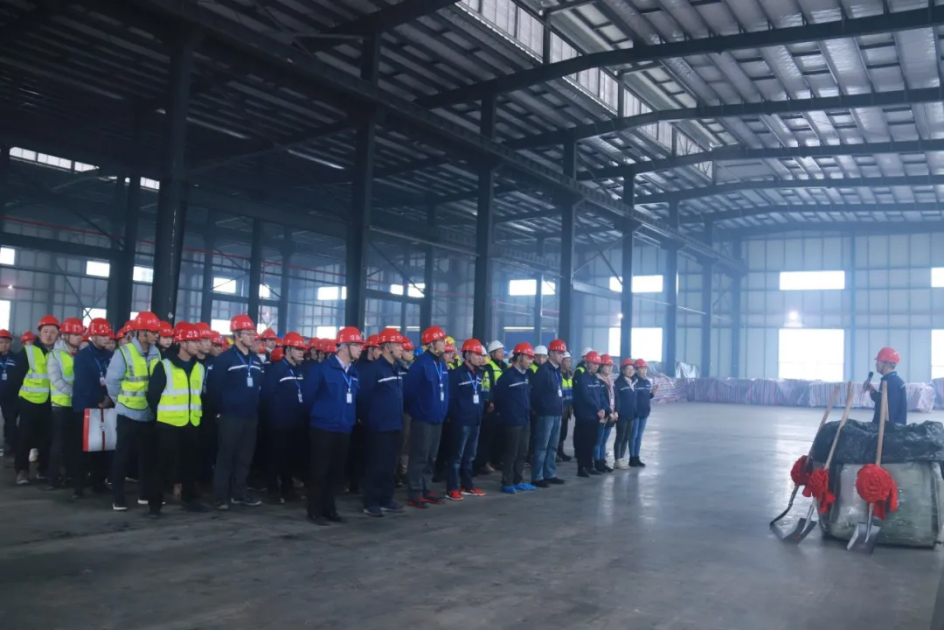 新年新車間！中部產(chǎn)業(yè)基地舉行循環(huán)二期投產(chǎn)